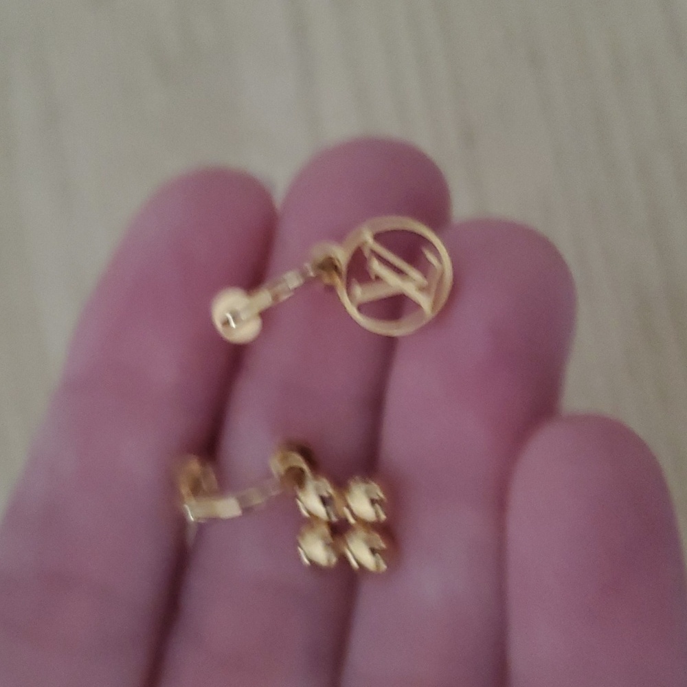 COPY - Louie Vuitton earrings!! - Picture 6 of 6